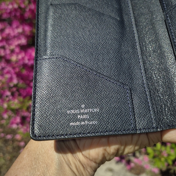 AUTHENTIC Louis Vuitton Taiga Long Tall Wallet MINT CONDITION - Picture 9 of 12